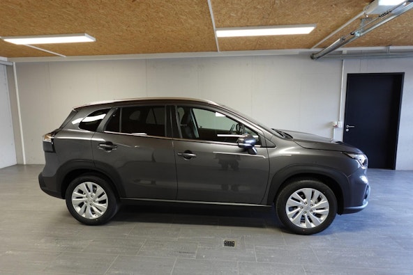 Vehicle image 4