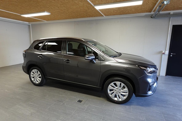 Vehicle image 3