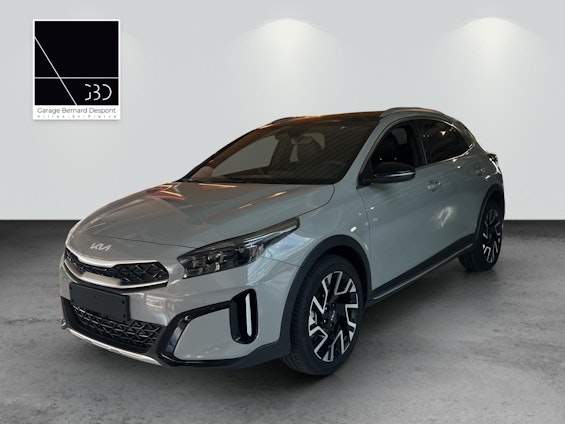 First vehicle image