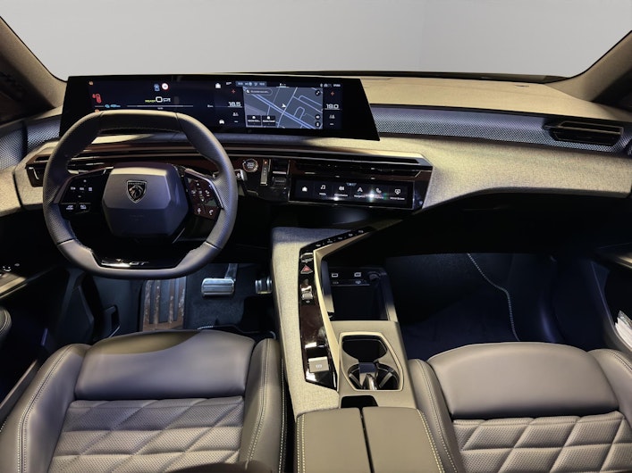 Vehicle image PEUGEOT 5008