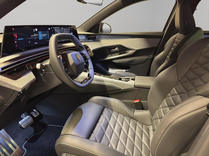 Vehicle image PEUGEOT 5008