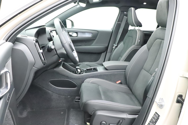 Vehicle image VOLVO EX40