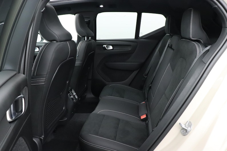 Vehicle image VOLVO EX40