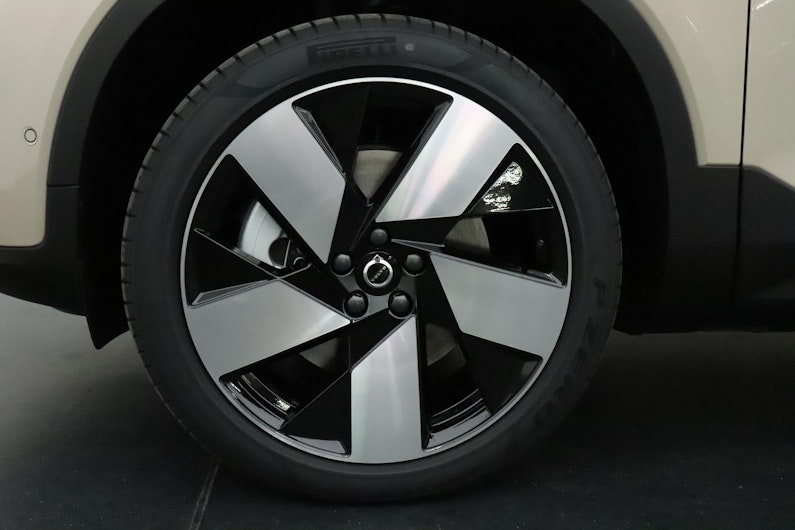 Vehicle image VOLVO EX40