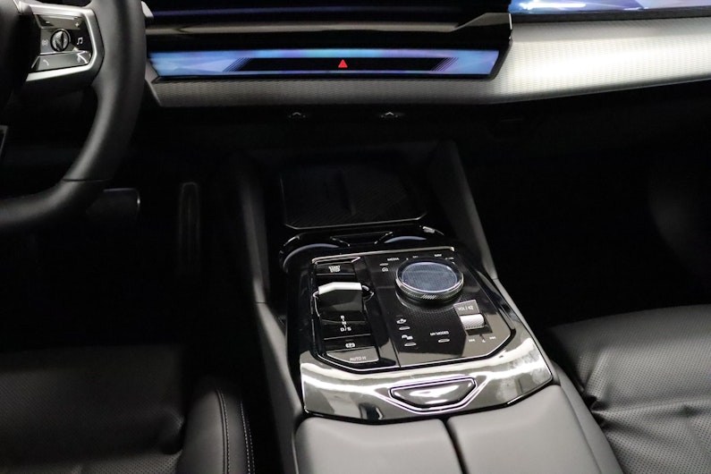 Vehicle image BMW 5 SERIES