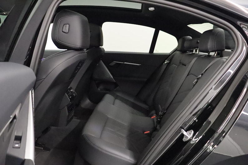 Vehicle image BMW 5 SERIES