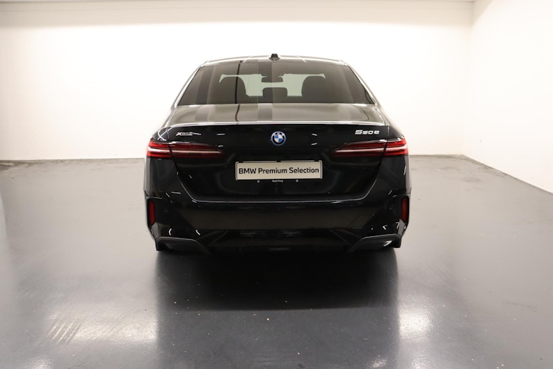 Vehicle image BMW 5 SERIES