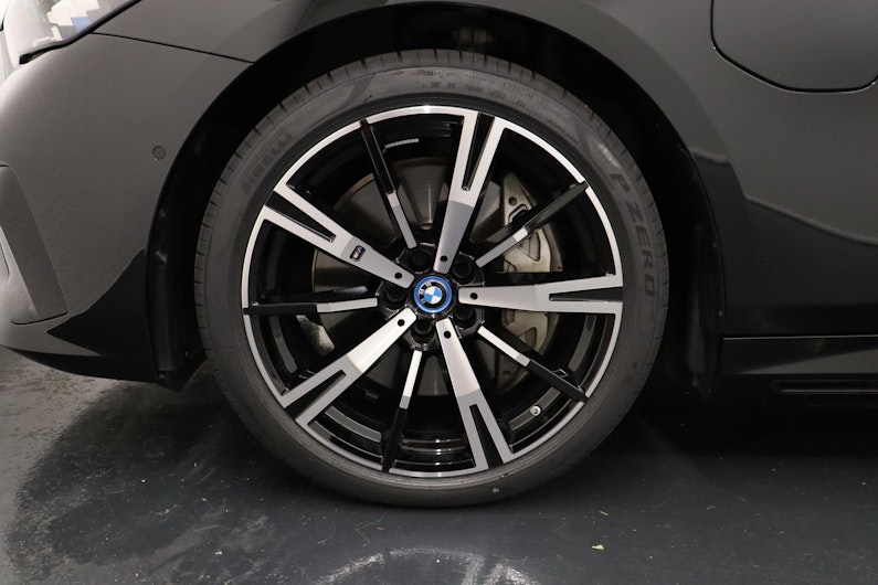 Vehicle image BMW 5 SERIES