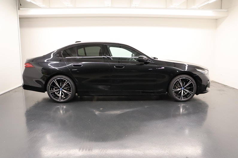 Vehicle image BMW 5 SERIES