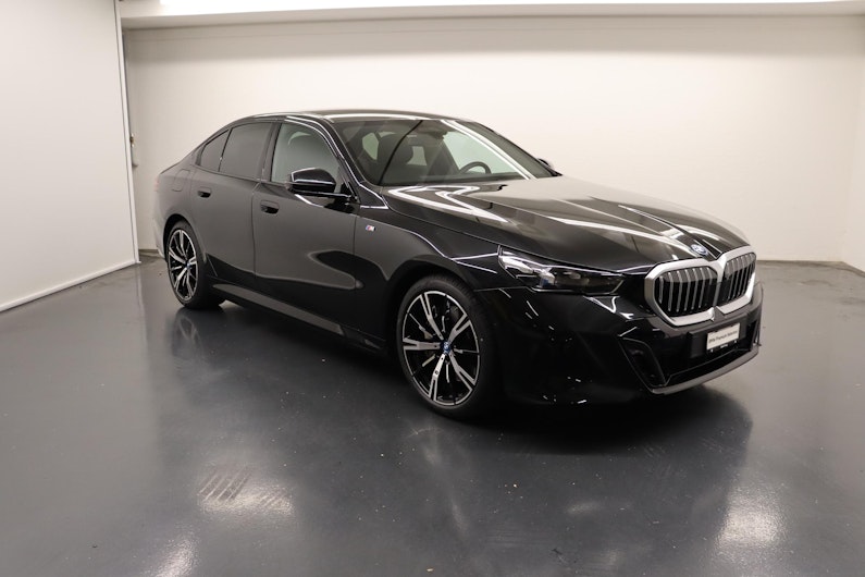 Vehicle image BMW 5 SERIES