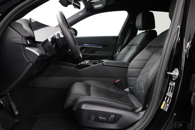 Vehicle image BMW 5 SERIES