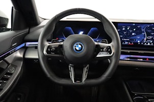 Vehicle image BMW 550e xDrive