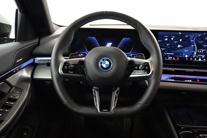 Vehicle image BMW 5 SERIES