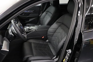 Vehicle image BMW 550e xDrive