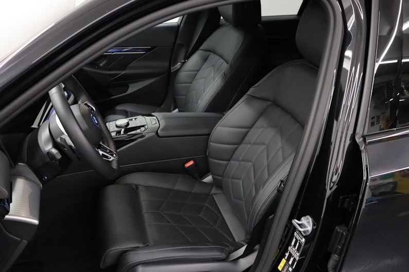 Vehicle image BMW 5 SERIES