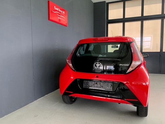Vehicle image 11