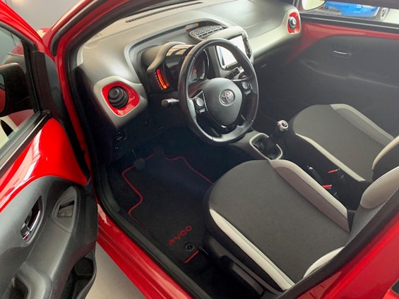 Vehicle image 14
