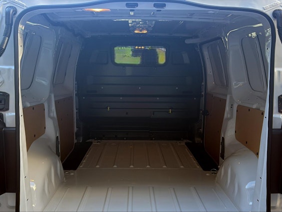 Vehicle image 6 Vehicle image 6