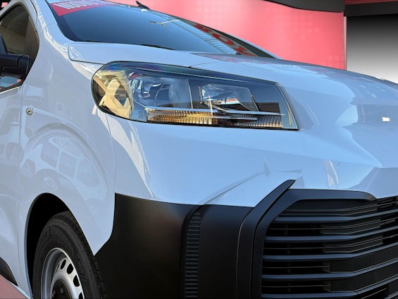 Vehicle image 9 Vehicle image 9