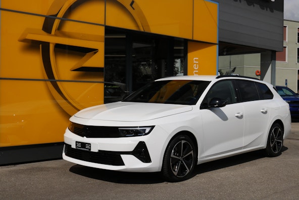 First vehicle image