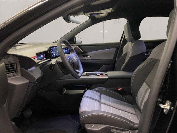 Vehicle image 4 Vehicle image 4