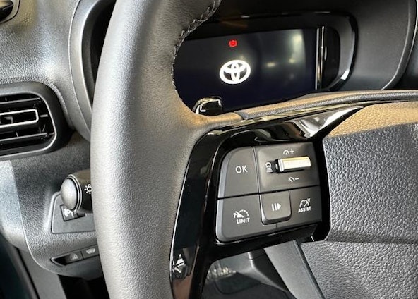 Vehicle image 10 Vehicle image 10