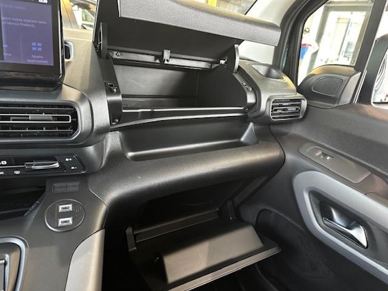 Vehicle image 13 Vehicle image 13