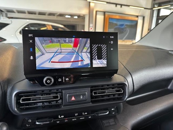 Vehicle image 14 Vehicle image 14