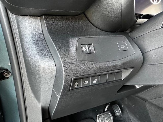 Vehicle image 9 Vehicle image 9