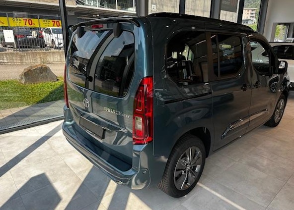 Vehicle image 3 Vehicle image 3