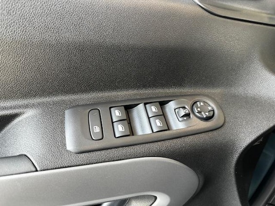 Vehicle image 8 Vehicle image 8