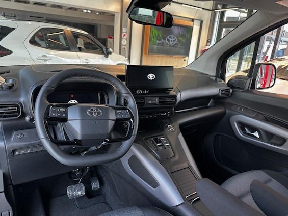 Vehicle image 7