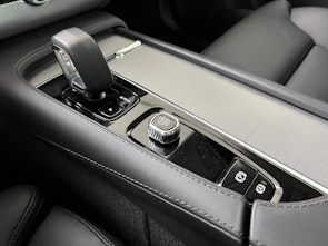 Vehicle image VOLVO XC90 2.0 B5 MH Ultimate Bright 7P. AWD / ab 3,99% Leasing bei Abschluss einer Protect Autoversicherung