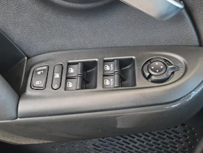 https://vehicle.imgix.net/3958859/571de235-f56b-4de8-b4b4-08e369b1ace3.jpg