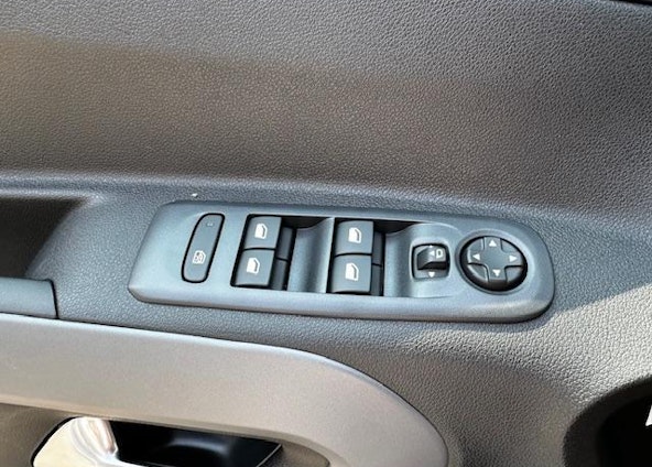 Vehicle image 13 Vehicle image 13