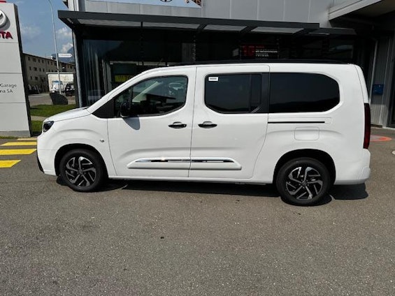 Vehicle image 9 Vehicle image 9