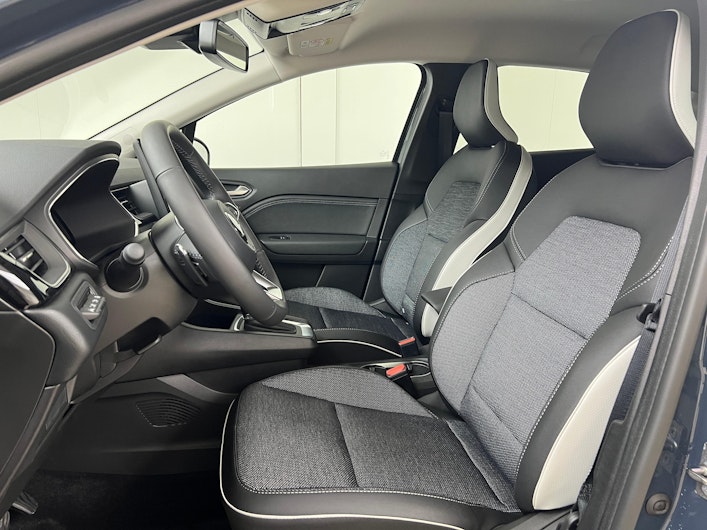 Vehicle image MITSUBISHI ASX