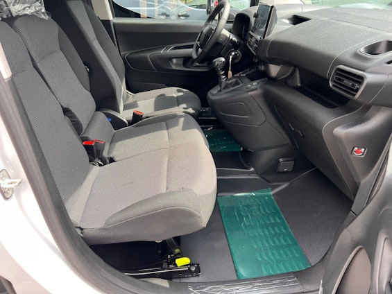 Vehicle image 12 Vehicle image 12