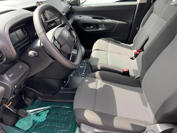 Vehicle image 10 Vehicle image 10