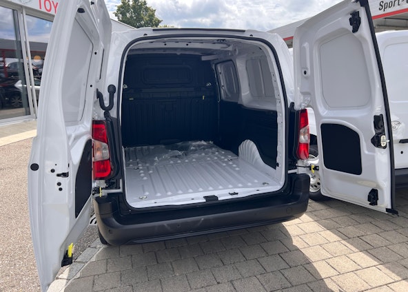 Vehicle image 6 Vehicle image 6