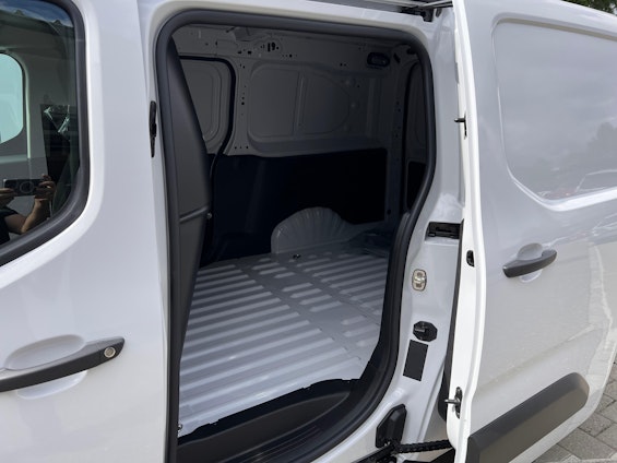 Vehicle image 7 Vehicle image 7