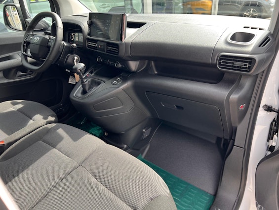 Vehicle image 13 Vehicle image 13