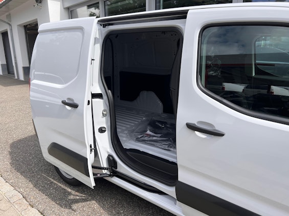 Vehicle image 8 Vehicle image 8