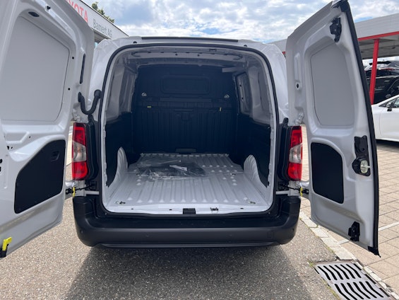 Vehicle image 6 Vehicle image 6