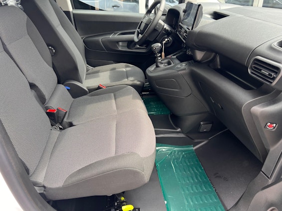 Vehicle image 11 Vehicle image 11