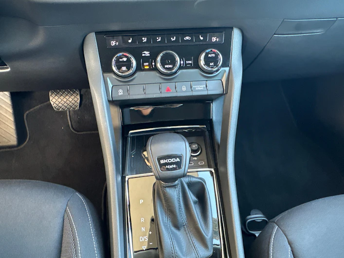 immagine del veicolo SKODA KAROQ