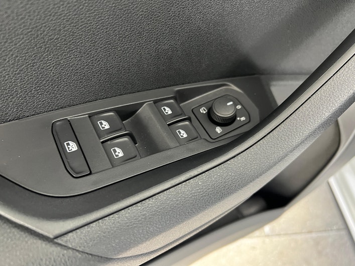 Vehicle image SKODA KAROQ