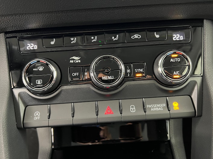 Vehicle image SKODA KAROQ