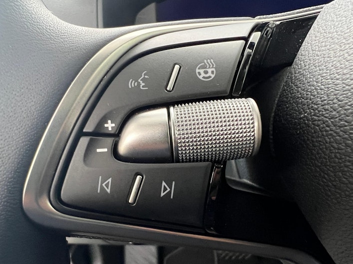 Vehicle image SKODA KAROQ