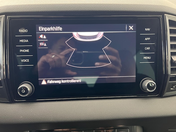 Vehicle image SKODA KAROQ